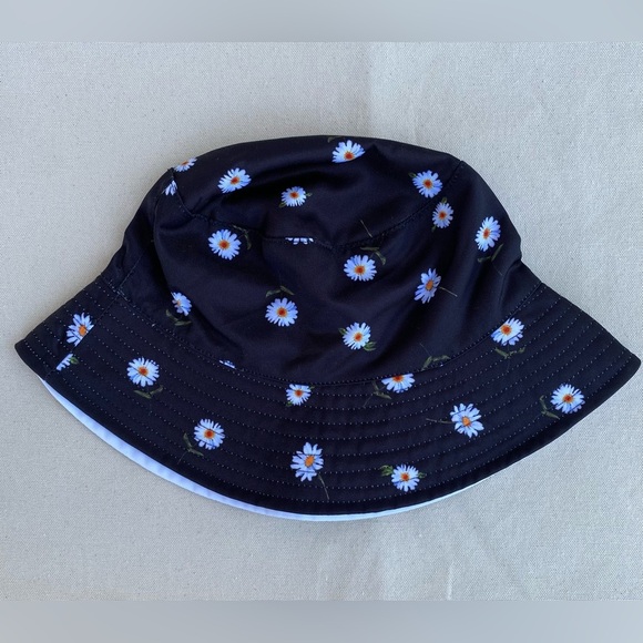 Alice + Olivia Accessories - Alice + Olivia Black Bucket Hat with Daisy Floral Print OSFM Casual Beach Hat